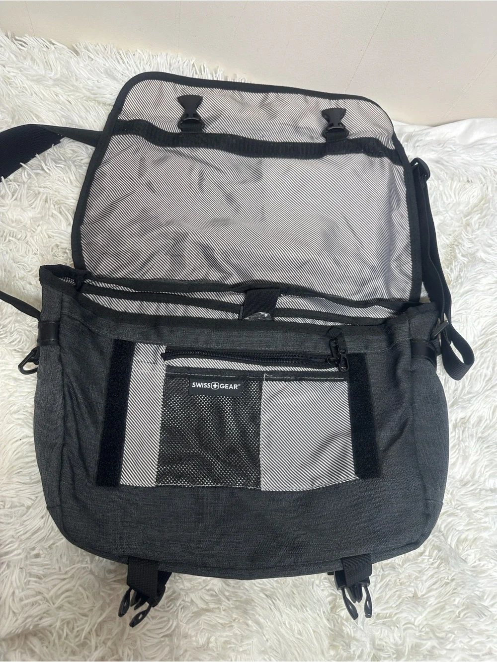 SwissGear stylish messenger
